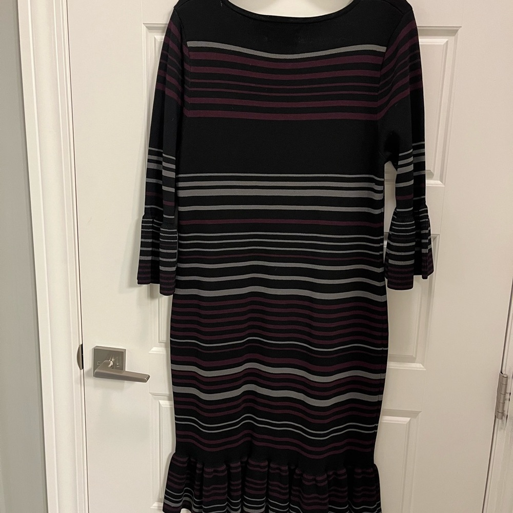 Multicolored stripe Knit w ruffled hemline and ruffled sleeves Sz XL